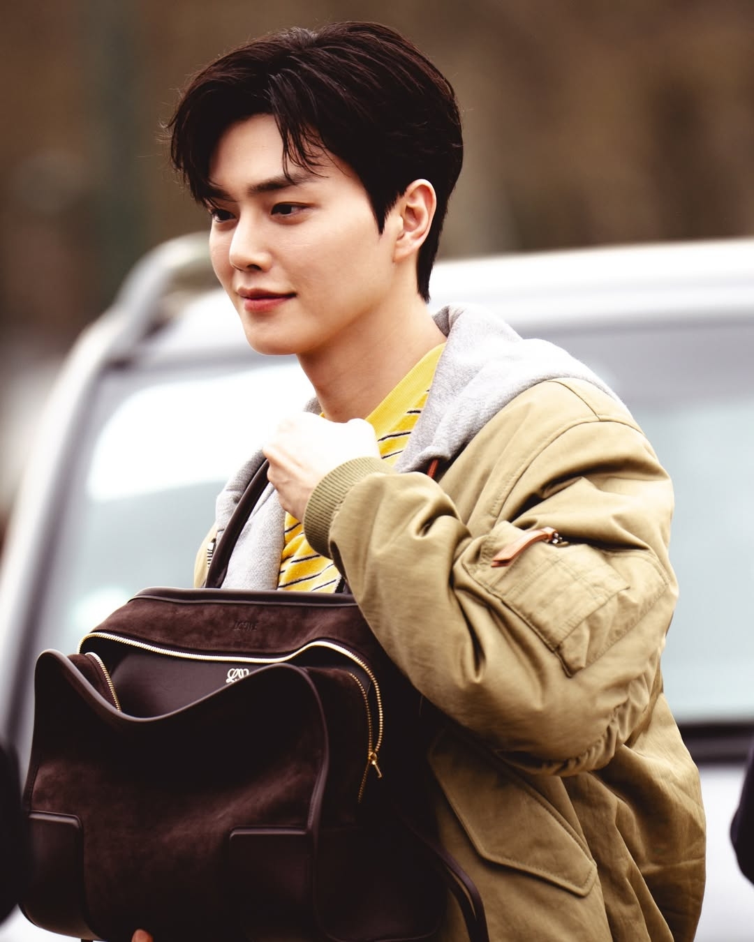 bzvn-hang-ghe-dau-show-loewe-thu-dong-2026-song-kang-tui-xach-amazona00003