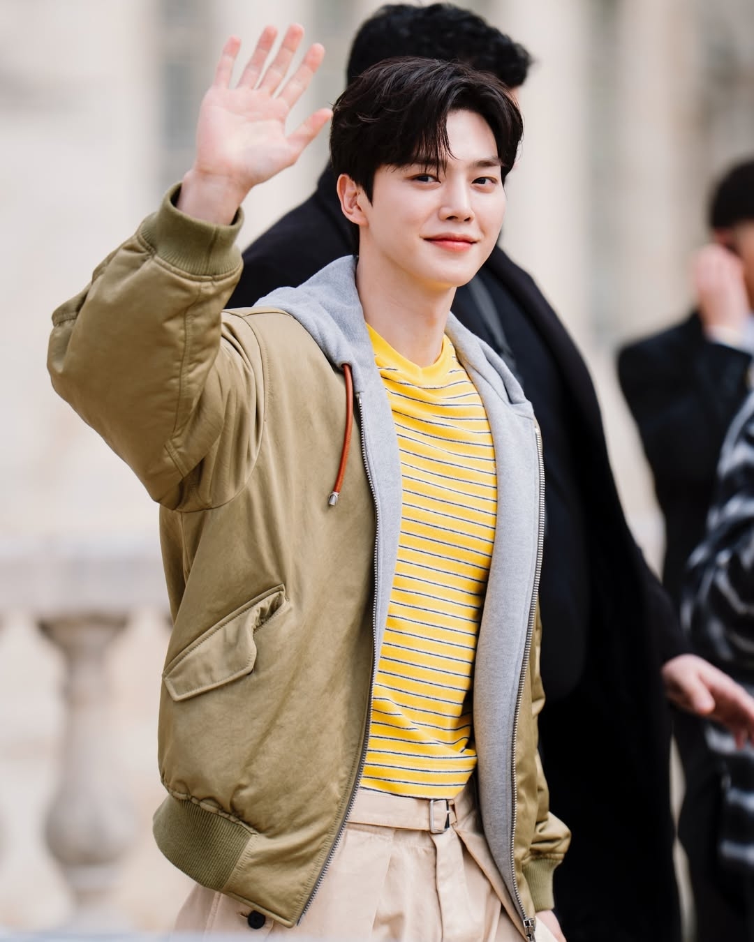 bzvn-hang-ghe-dau-show-loewe-thu-dong-2026-song-kang-tui-xach-amazona00004