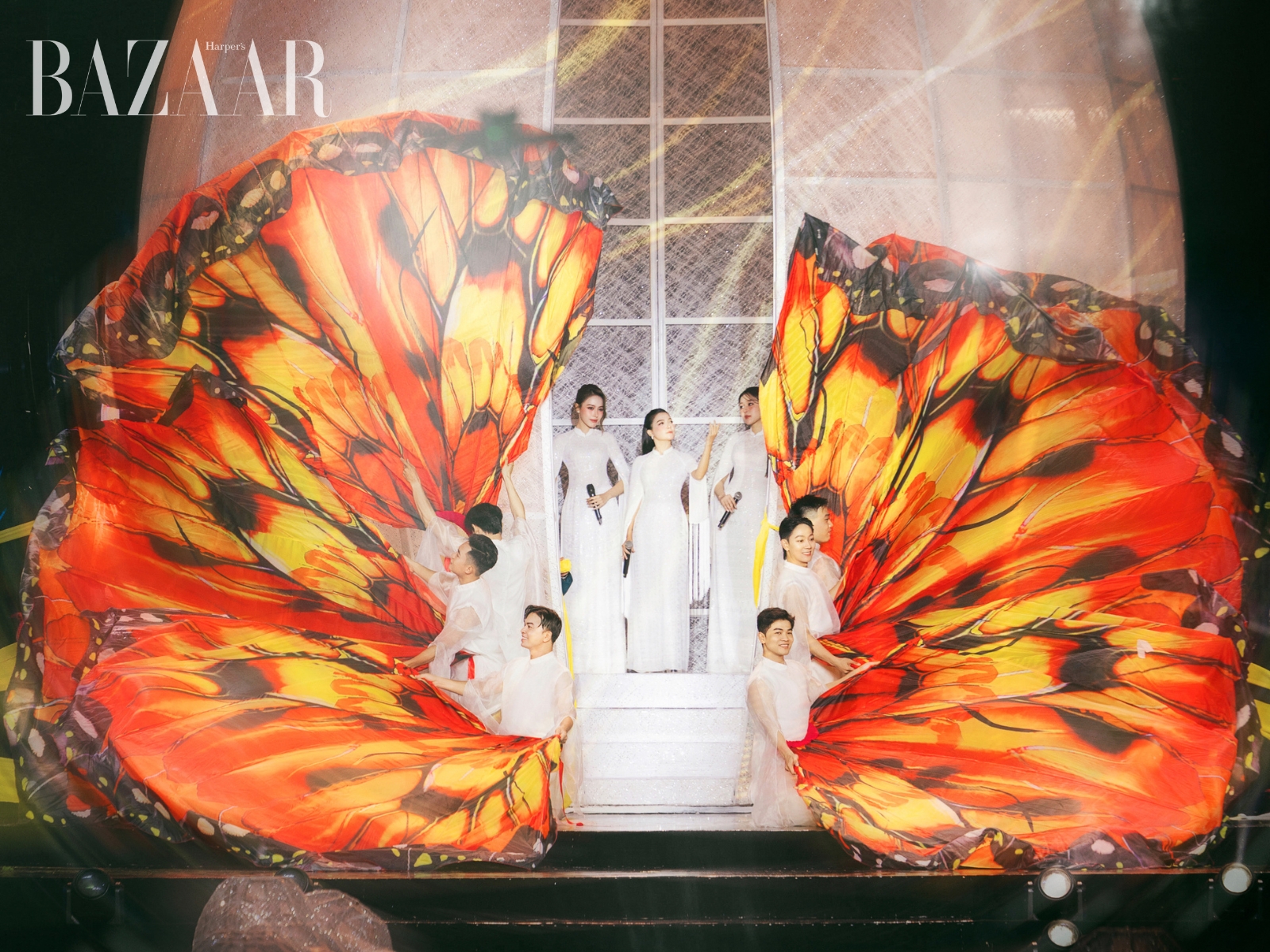 bzvn-hoa-a-hau-trinh-dien-ao-dai-tren-pho-di-bo-le-hoi-ao-dai-tp-hcm-202600001