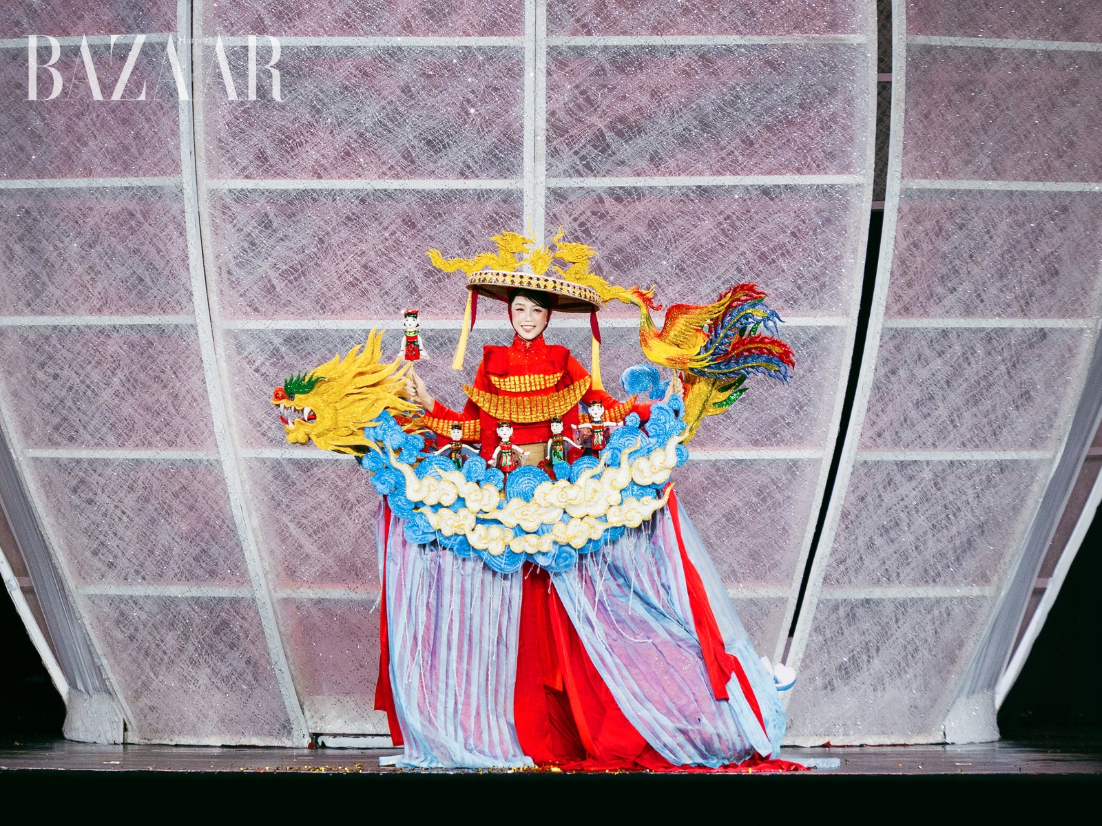 bzvn-hoa-a-hau-trinh-dien-ao-dai-tren-pho-di-bo-le-hoi-ao-dai-tp-hcm-202600009