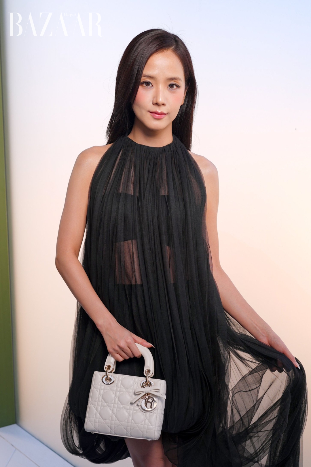 bzvn-jisoo-dior-aw26-thu-dong-202600001