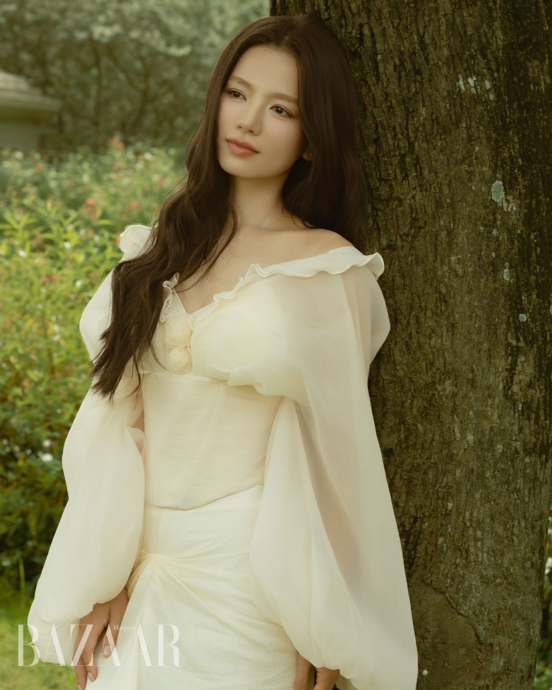 bzvn-le-ha-anh-duoc-song-trong-tung-vai-dien-4