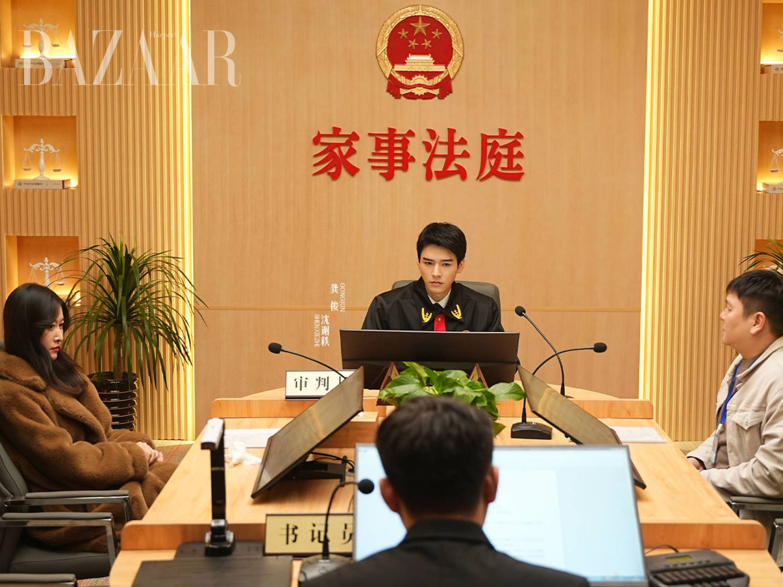 bzvn-phim-toa-an-gia-dinh-cua-cung-tuan-nham-man-dung-dau-khung-gio-vang-phim-truyen-hinh-7