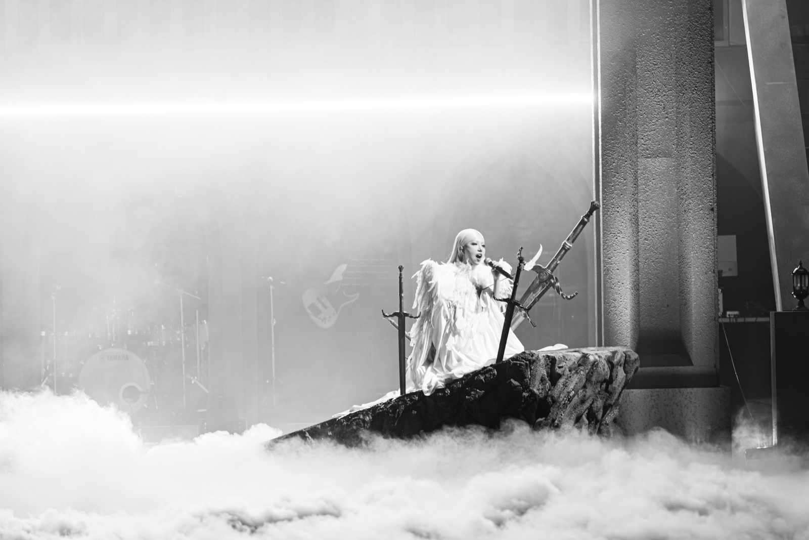 phung-khanh-linh-giua-mot-van-tour