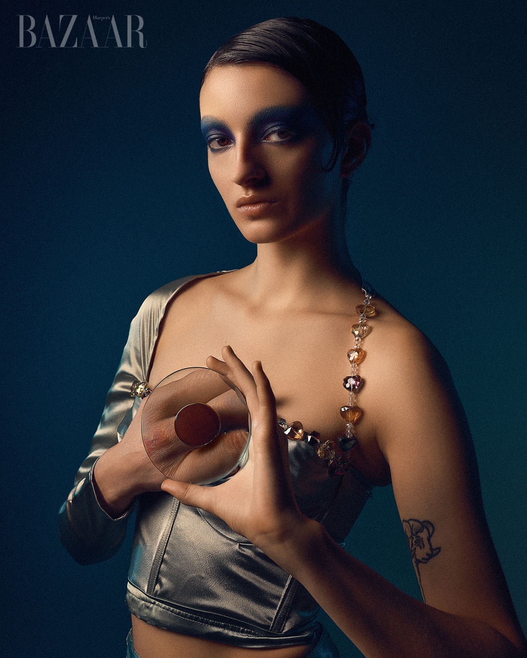 Xanh thẳm – nơi ánh sáng dừng lại, và vẻ đẹp bắt đầu插图2