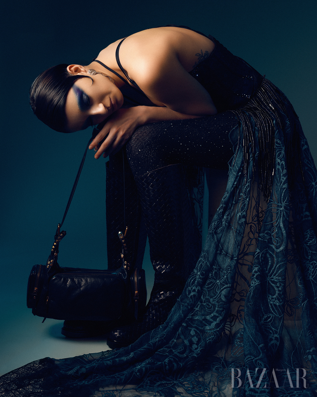 Xanh thẳm – nơi ánh sáng dừng lại, và vẻ đẹp bắt đầu插图4