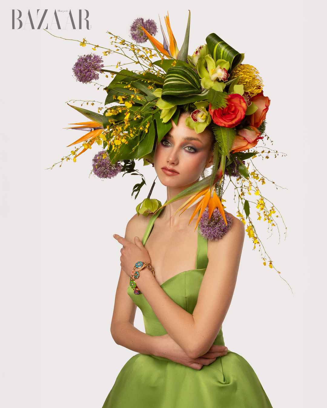 Đầm: Molmauni. Trang sức: Tova.