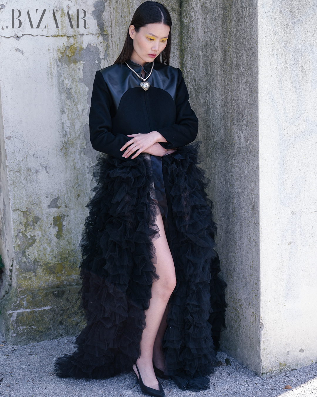 Ngôn ngữ thị giác của thời trang trong bộ ảnh In My Own Way. Đầm: Ida Sjöstedt. Áo jacket: IF. Giày: Vanilla Days. Trang sức: Doubloon.