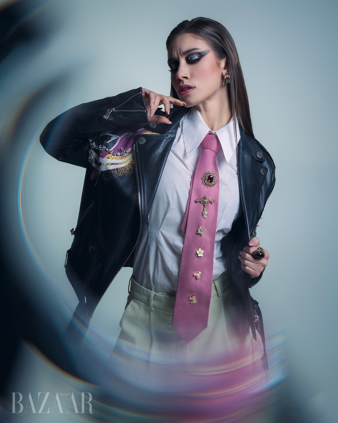 Bộ ảnh "Luxe in Motion" – cách nhìn mới về power dressing 1