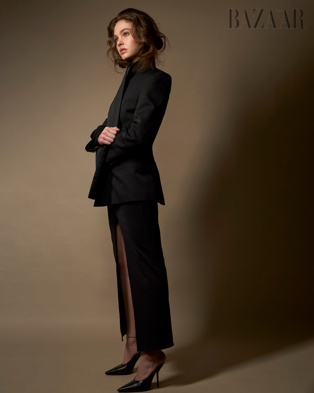 Phong cách thời trang liên tục thay đổi và biến hóa giữa ngày và đêm – Gợi cảm chốn văn phòng.