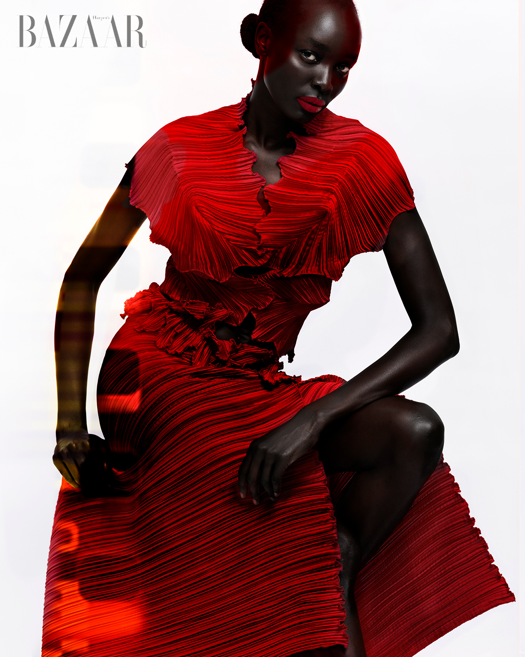 Tác phẩm điêu khắc màu đỏ thắm插图4