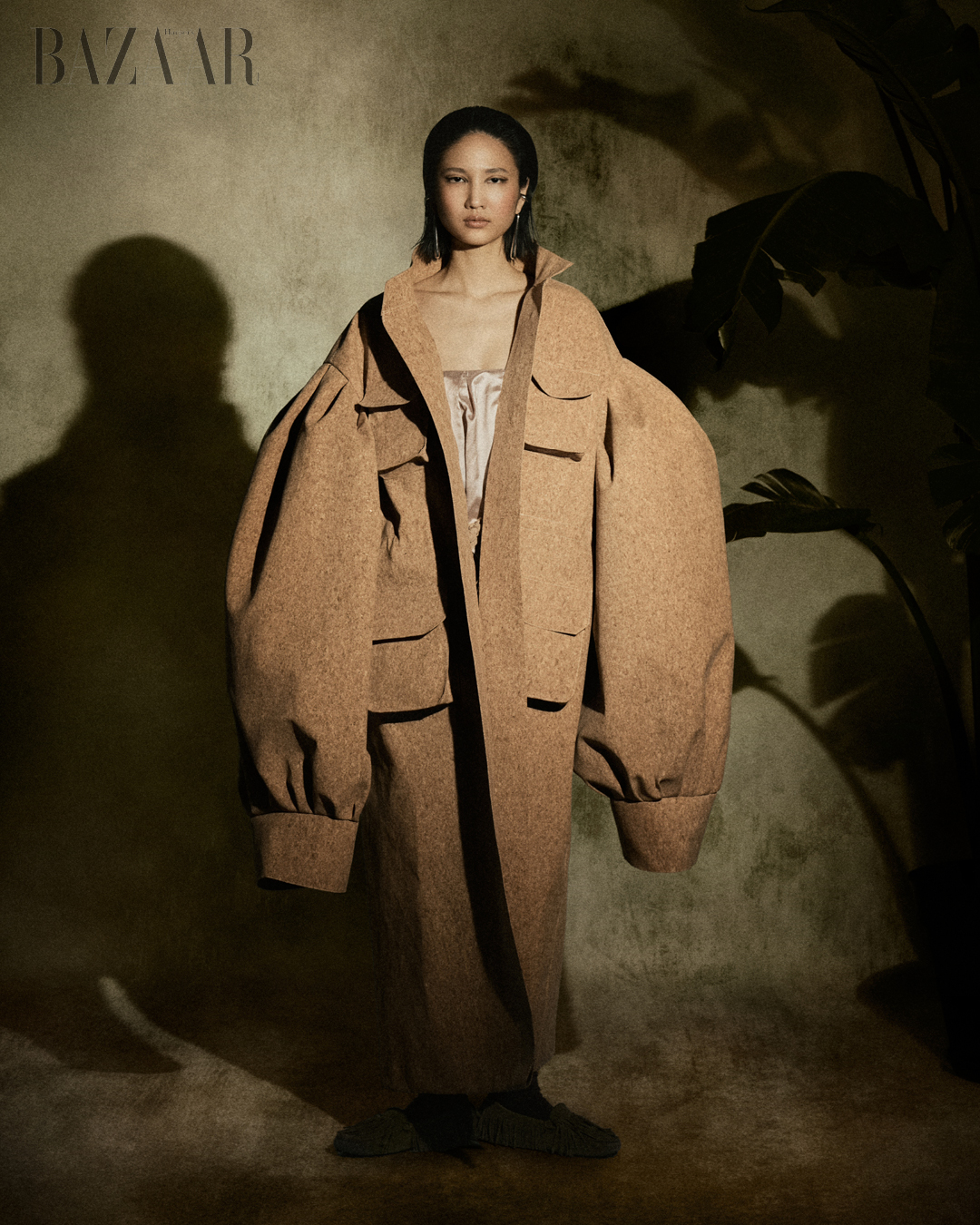 Khả năng kiềm chế khi xiêu xiêu vẹo vẹo | Controlled Collapse | Áo choàng: Katsiaryna Yermokova.