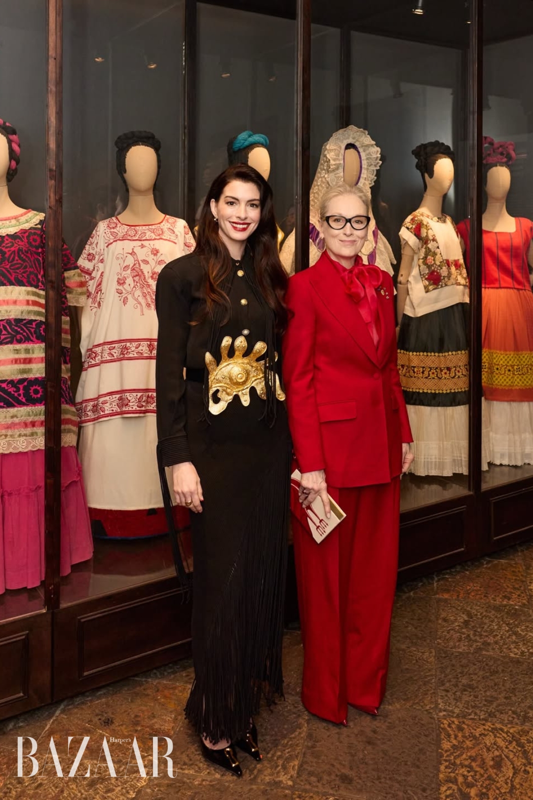 bzvn-anne-hathaway-meryl-streep-the-devil-wears-prada-2-mexico (3)