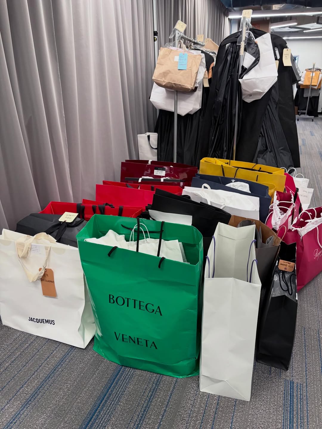 bzvn-cac-nhan-hang-gui-trang-phuc-cho-the-devil-wears-prada-2026