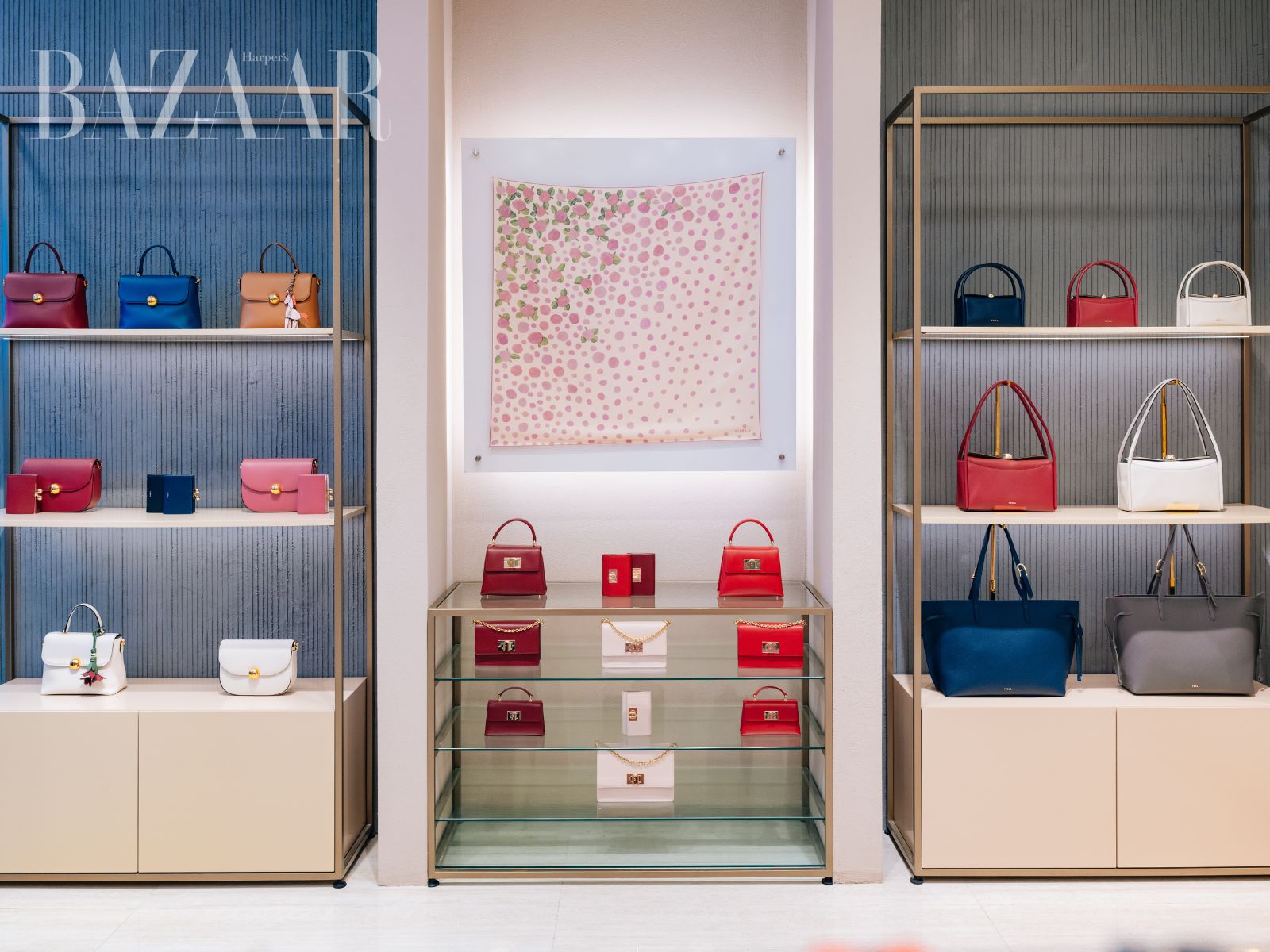 bzvn-khong-gian-mua-sam-dam-chat-tham-my-duong-dai-cua-furla-tai-hanoi-centre-2