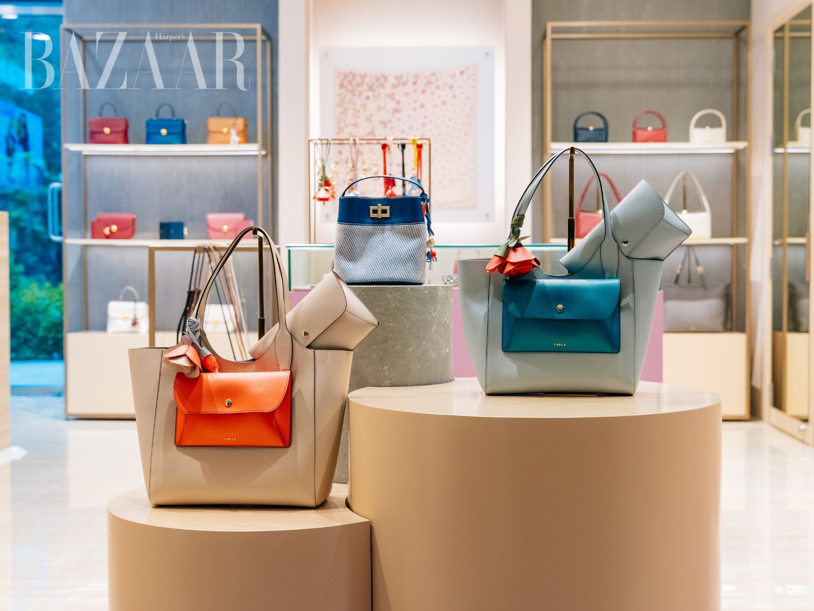 bzvn-khong-gian-mua-sam-dam-chat-tham-my-duong-dai-cua-furla-tai-hanoi-centre-5