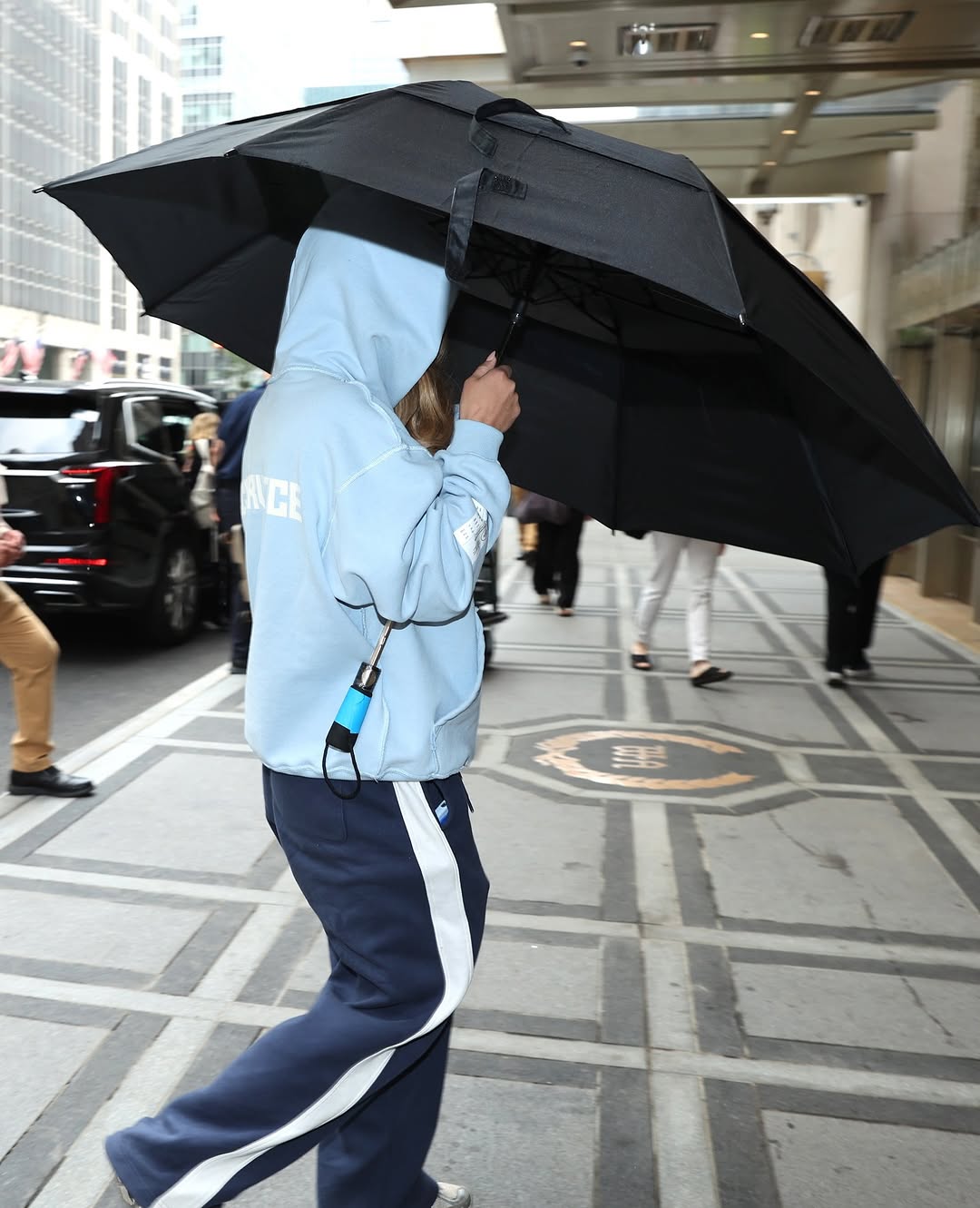 bzvn-sydney-sweeney-the-devil-wears-prada-200002