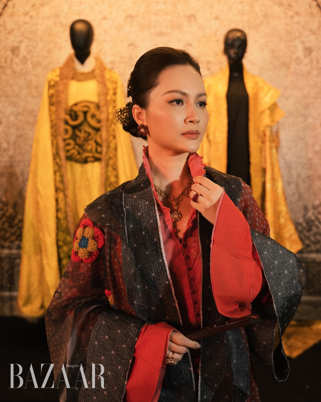 bzvn-tao-hinh-phuc-trang-viet-phuc-ho-linh-trang-si-bi-an-mo-vua-dinh-dien-vien-nhan-vat (1)