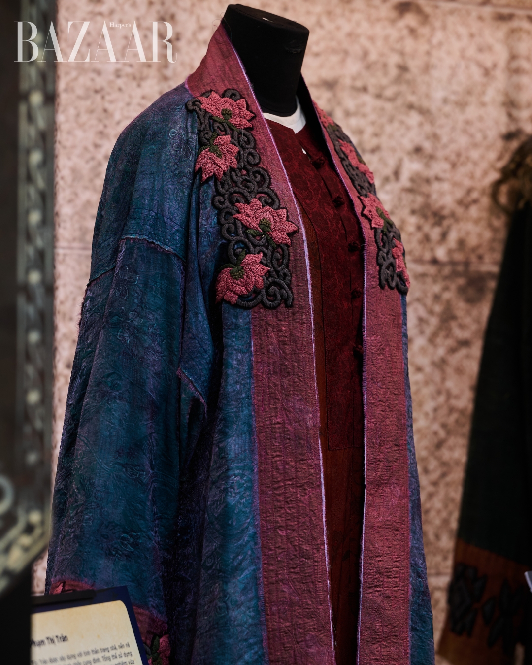 bzvn-tao-hinh-phuc-trang-viet-phuc-ho-linh-trang-si-bi-an-mo-vua-dinh-dien-vien-nhan-vat (9)