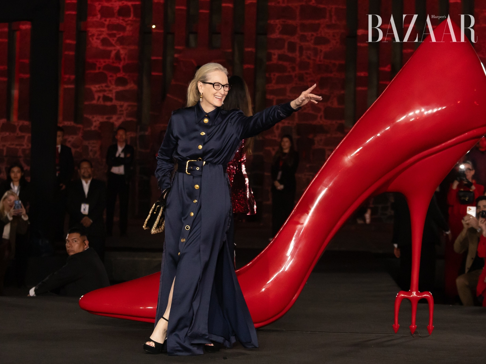 bzvn-the-devil-wears-prada-2-press-tour-anne-hathaway-meryl-streep-mexico (4)