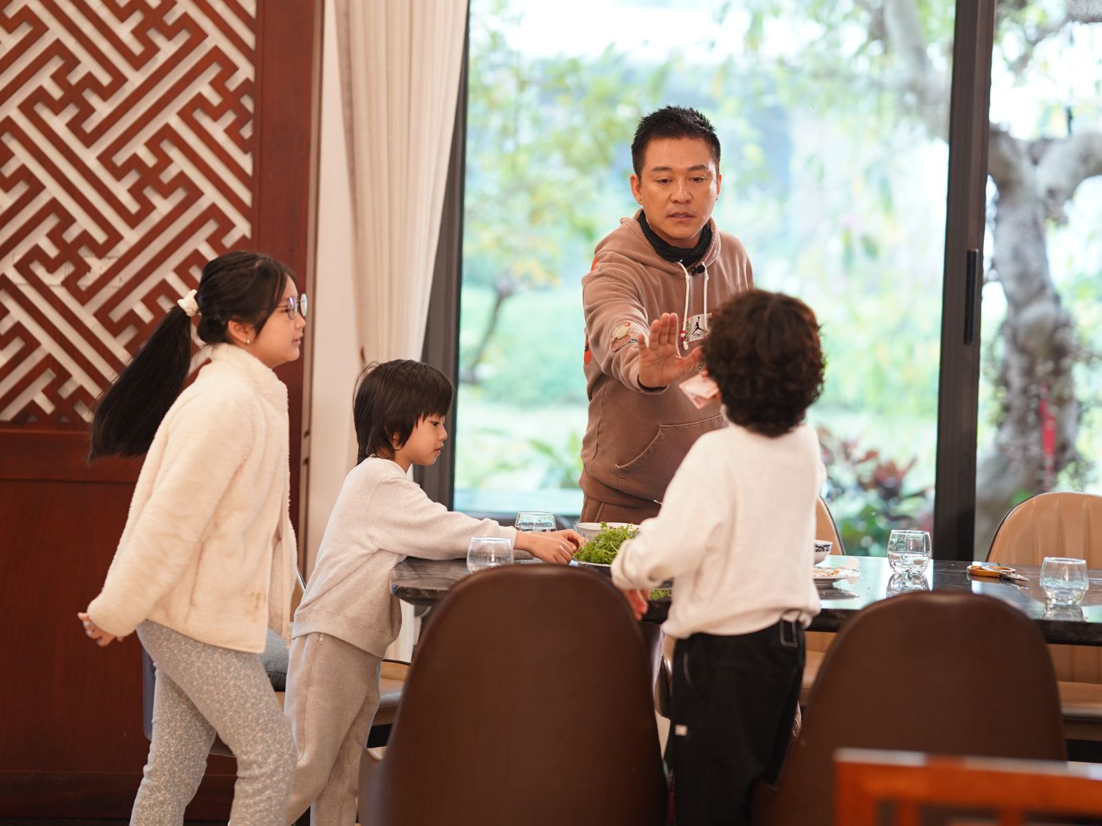 Mẹ Vắng Nhà Ba Là Siêu Nhân 2026: Tuấn Hưng, Đăng Khôi “phơi bày” đời tư trên truyền hình插图1