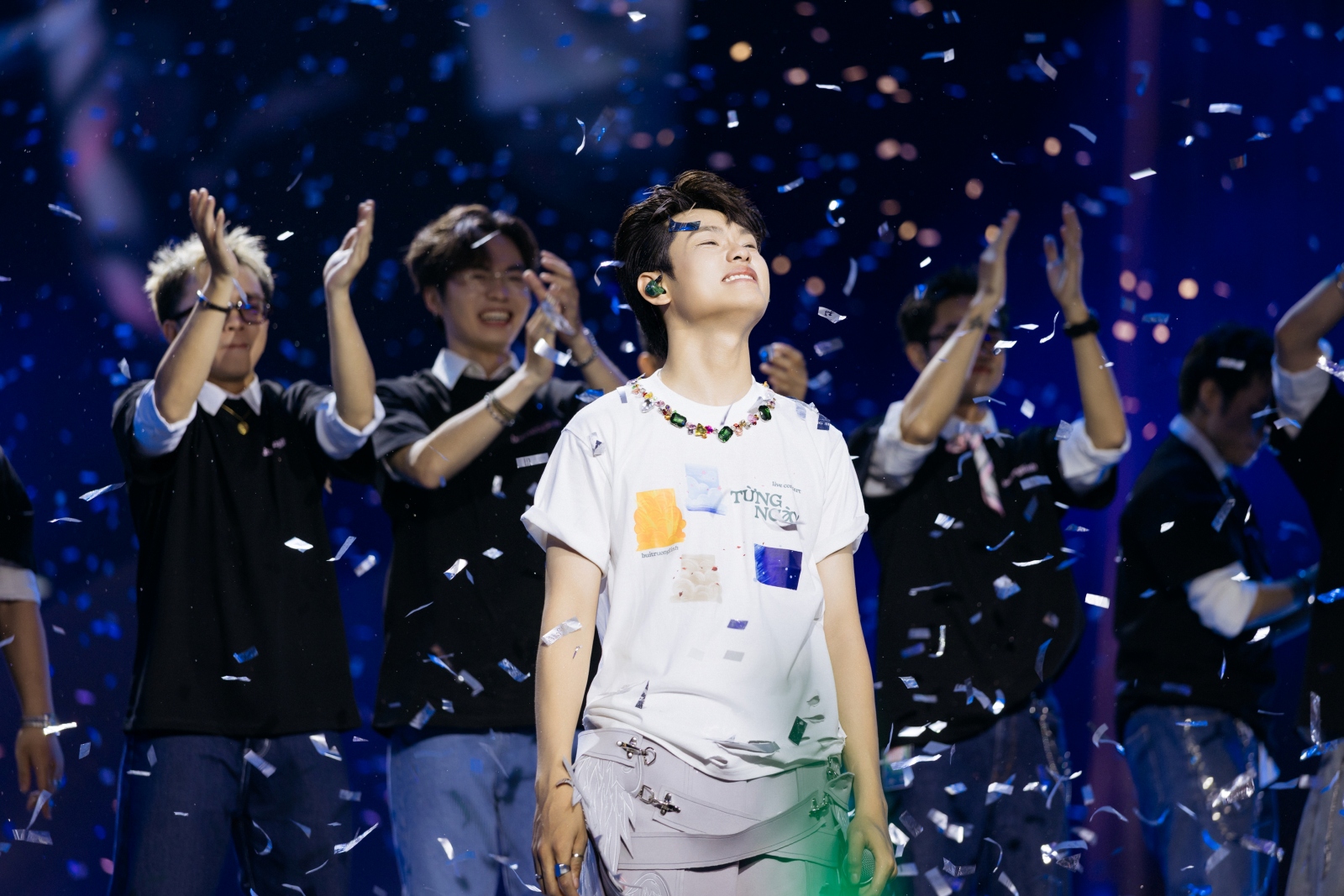 buitruonglinh bật khóc vì tình cảm khán giả tại concert Từng Ngày插图1