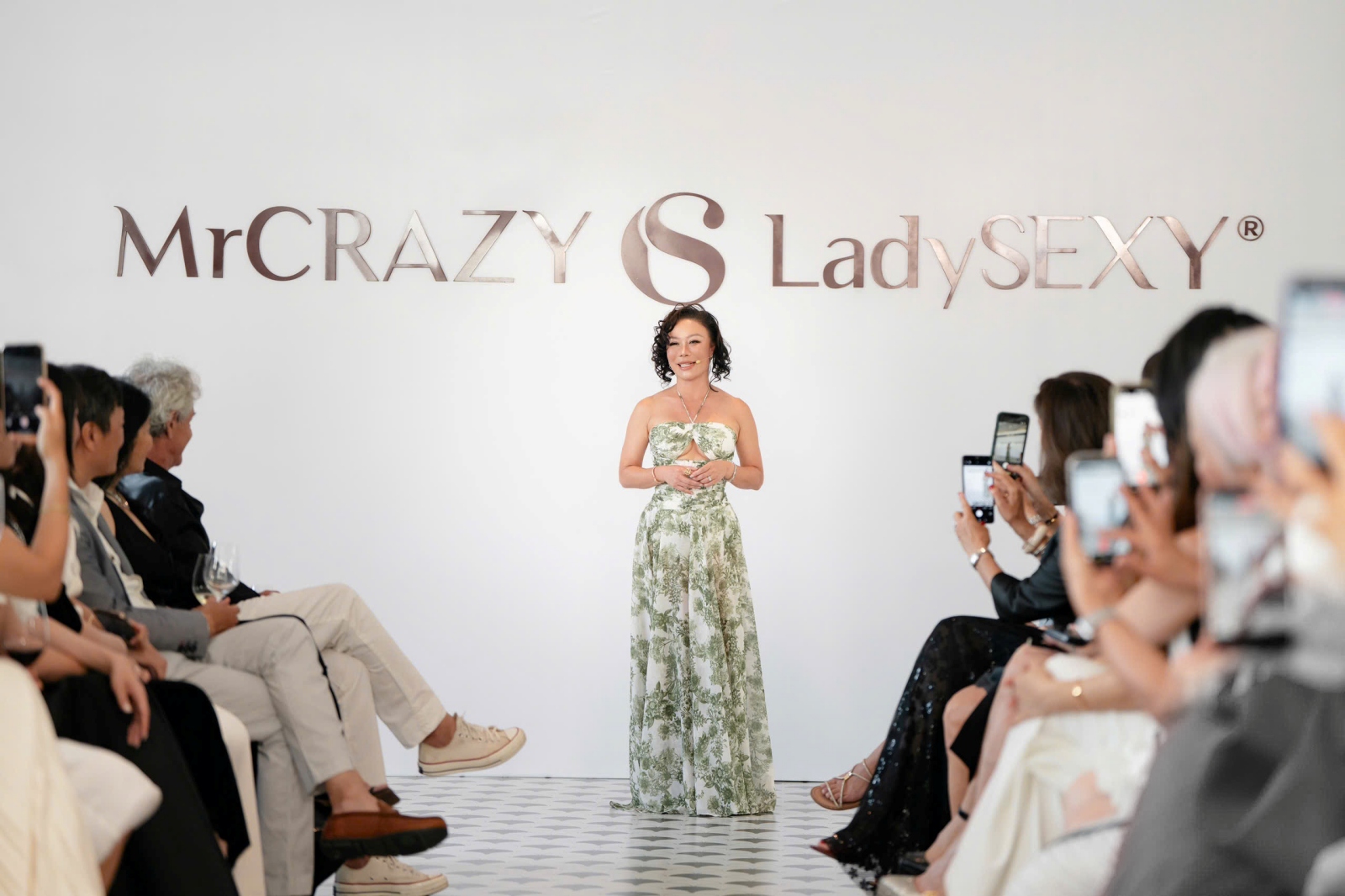 doanh-nhan-le-thu-guillon-dua-mr-crazy-lady-sexy-den-new-york-fashion-week