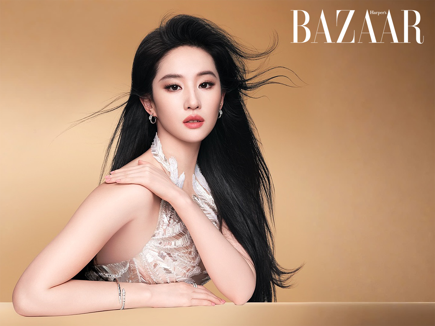 Lưu Diệc Phi gây rúng động Cbiz khi diện đầm Lê Thanh Hòa插图5