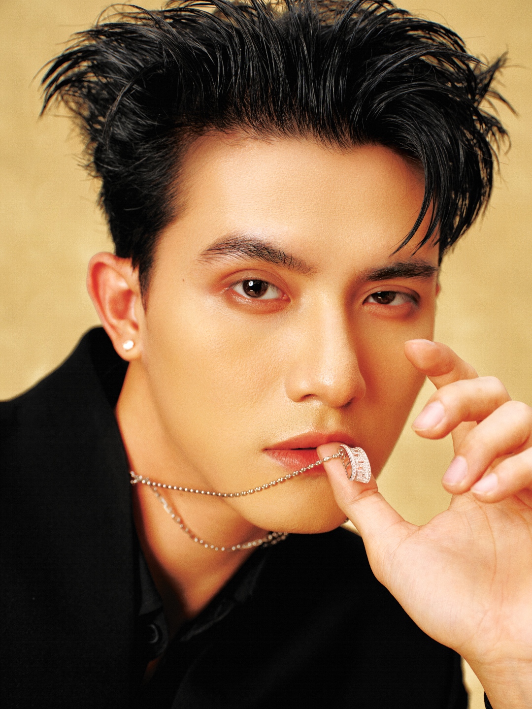 Trần Ngọc Vàng vai Chí trong Heo 5 Móng: Đi qua vùng tối để tìm thấy chính mình插图5