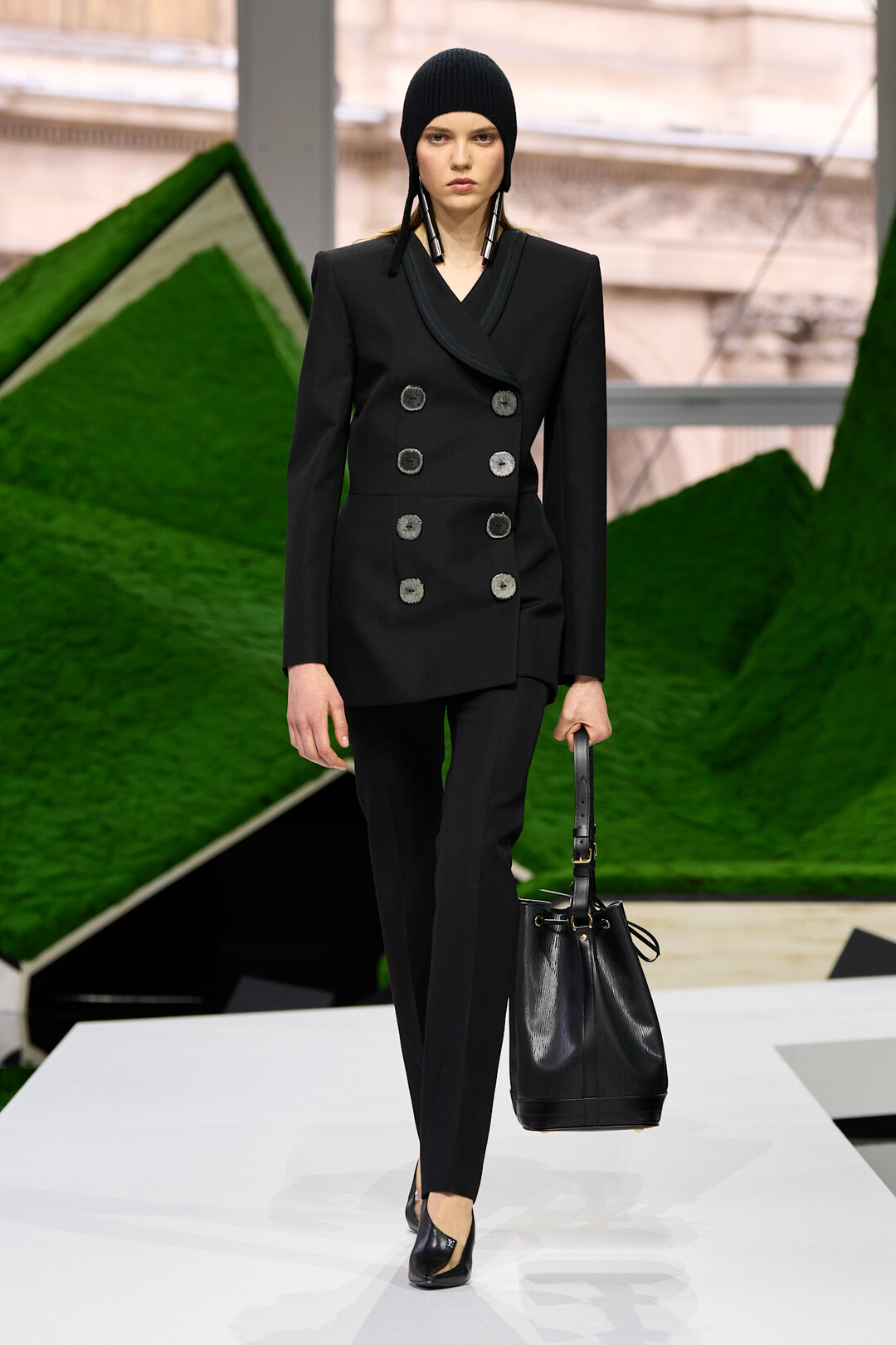 BZVN-FELIX-LOUIS-VUITTON-CRUISE-2027-STRAY-KIDS (9)