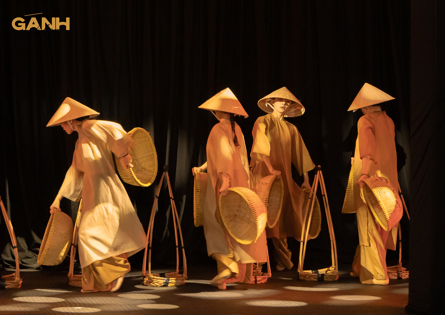 Gánh Show dùng quang gánh kể chuyện Sài Gòn插图1