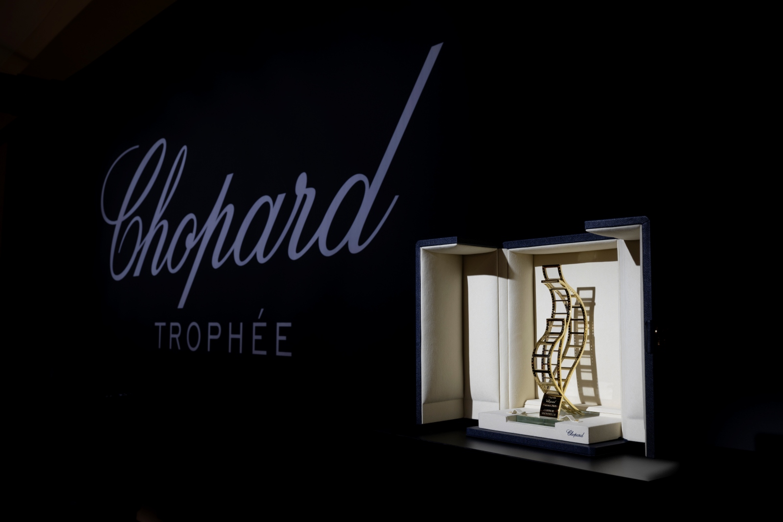 trophee-chopard-trao-giai-cho-odessa-a-zion-connor-swindells