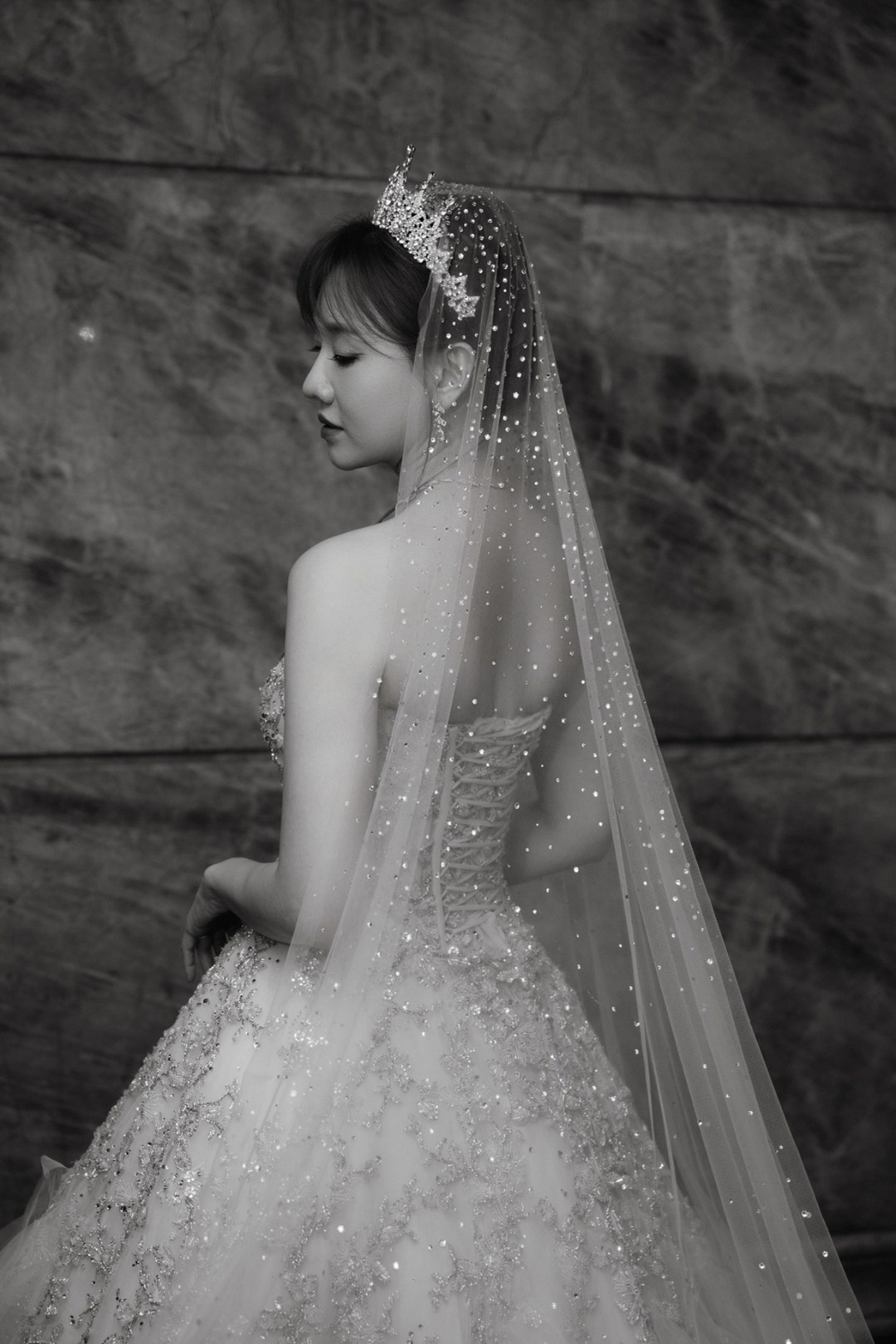 bzvn-hari-won-choijaehoon-dien-vay-cuoi-vuong-mien00002