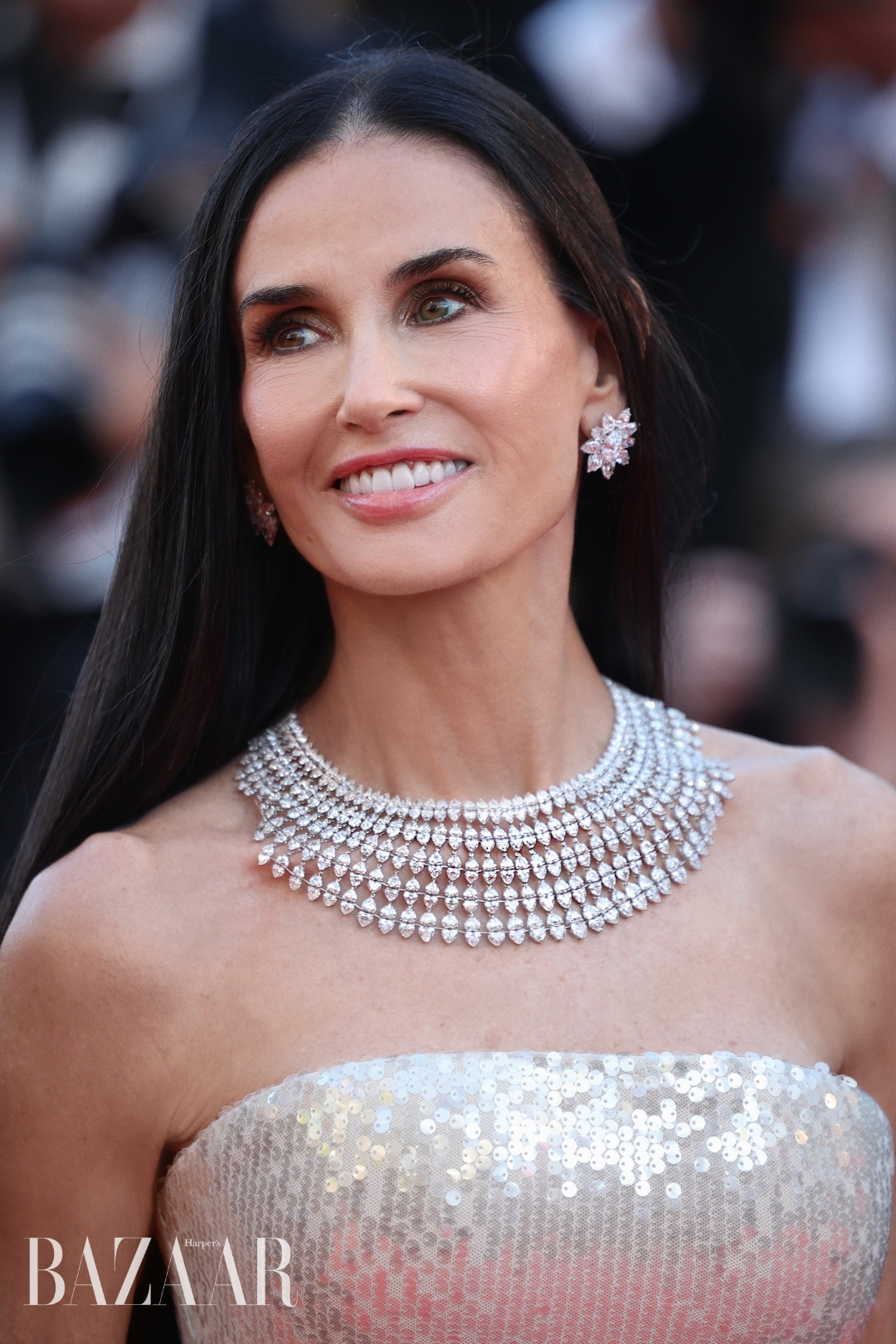 bzvn-lhp-cannes-2026-demi-moore-chopard-tham-do (6)