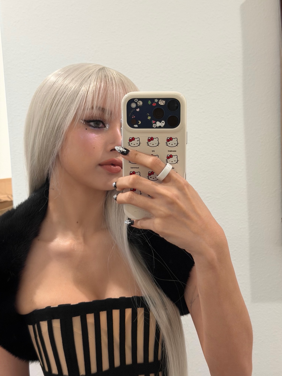 bzvn-nhan-smart-ring-ourra-ring-4-lisa-blackpink (10)