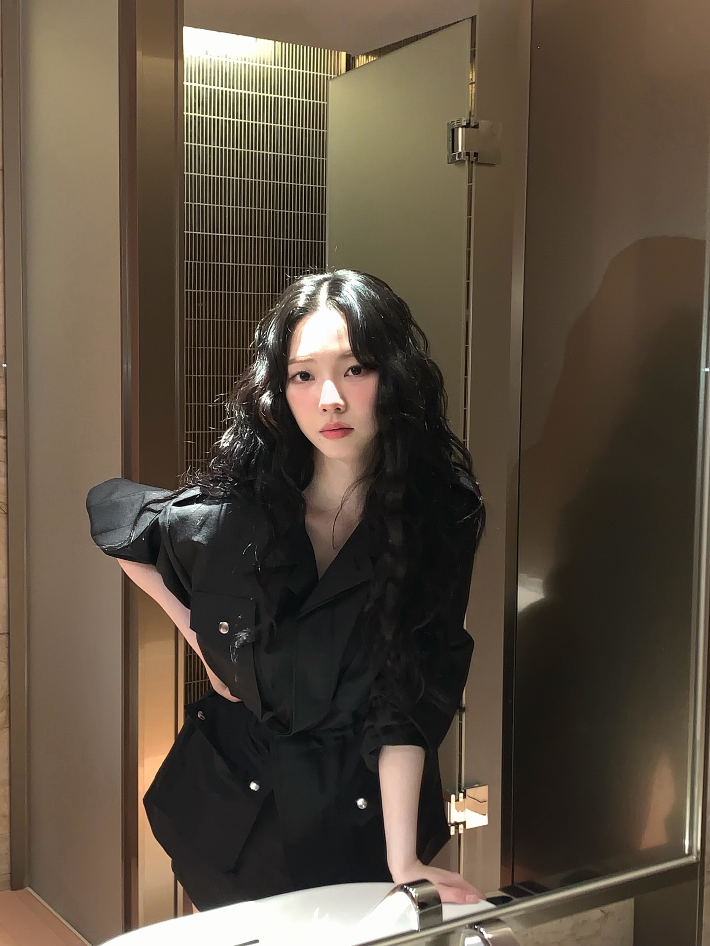 bzvn-sao-han-tham-du-met-gala-2026-aespa-karina00002