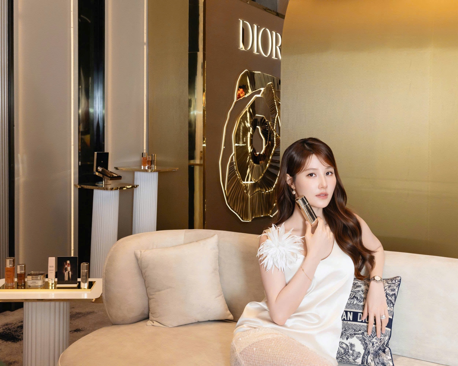 dior-prestige-la-micro-brume-de-rose-thoi-quen-skincare-hien-dai