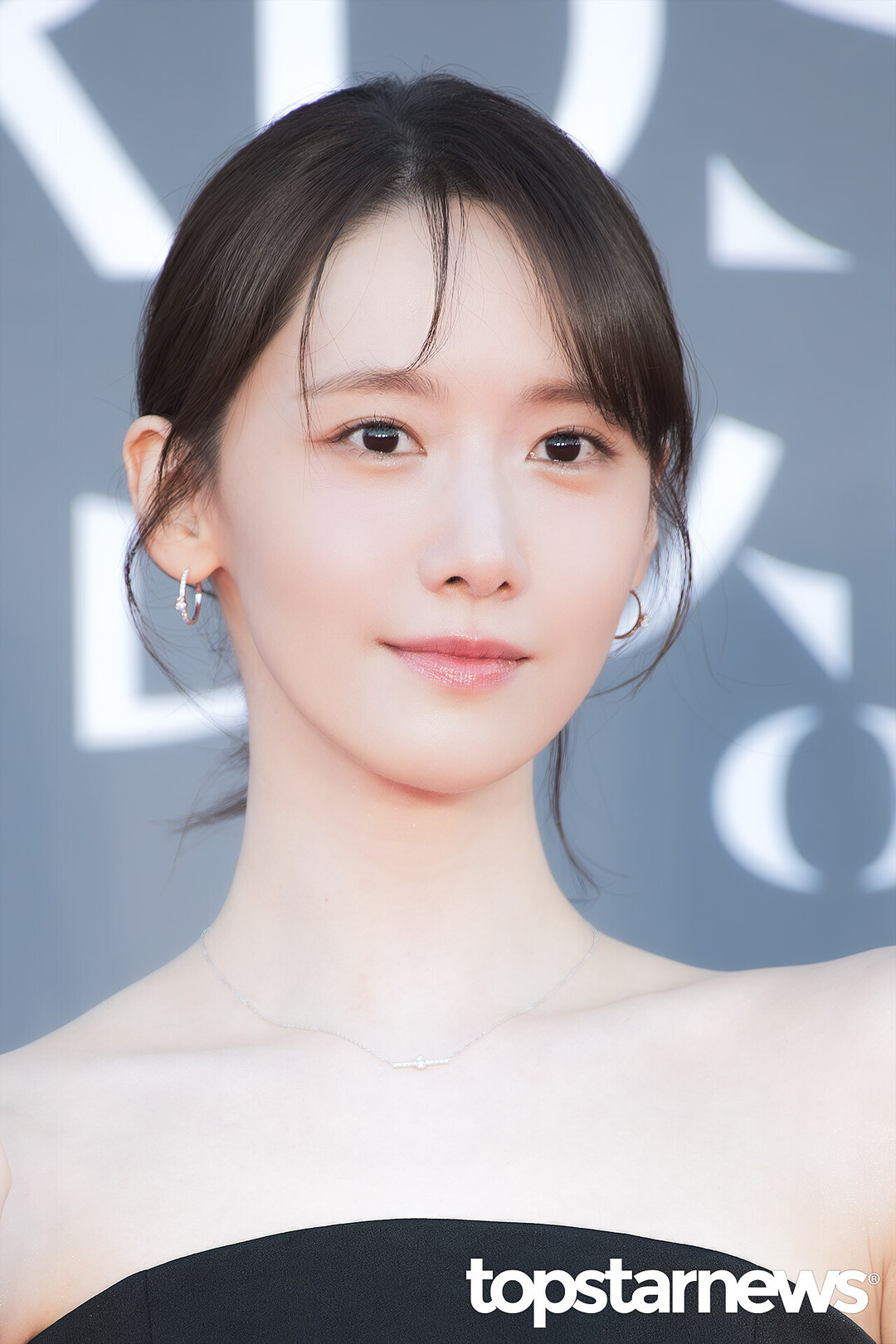 bzvn-tham-do-baeksang-2026-yoona00001