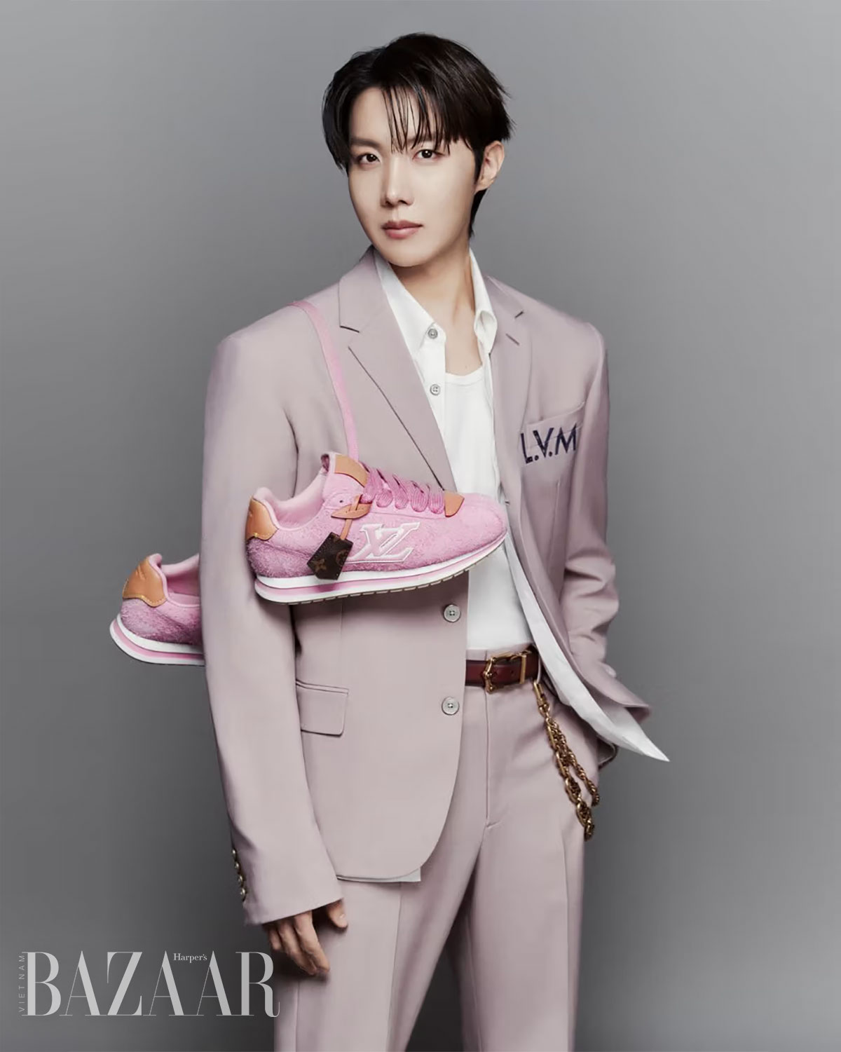 Louis Vuitton bắt tay j-hope ra mắt giày thể thao màu hồng插图