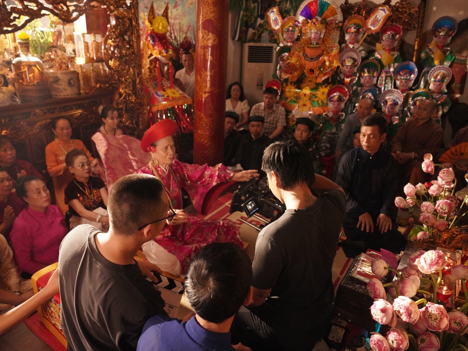 van-hoa-hau-dong-nguoi-duoc-chon-nsut-hoai-linh