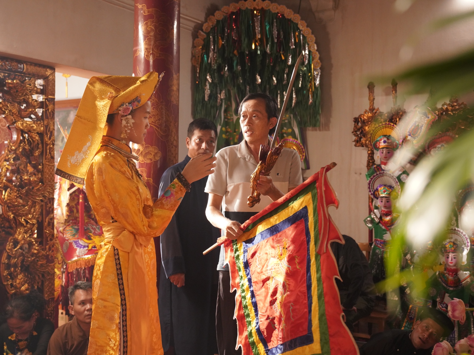van-hoa-hau-dong-nguoi-duoc-chon-nsut-hoai-linh