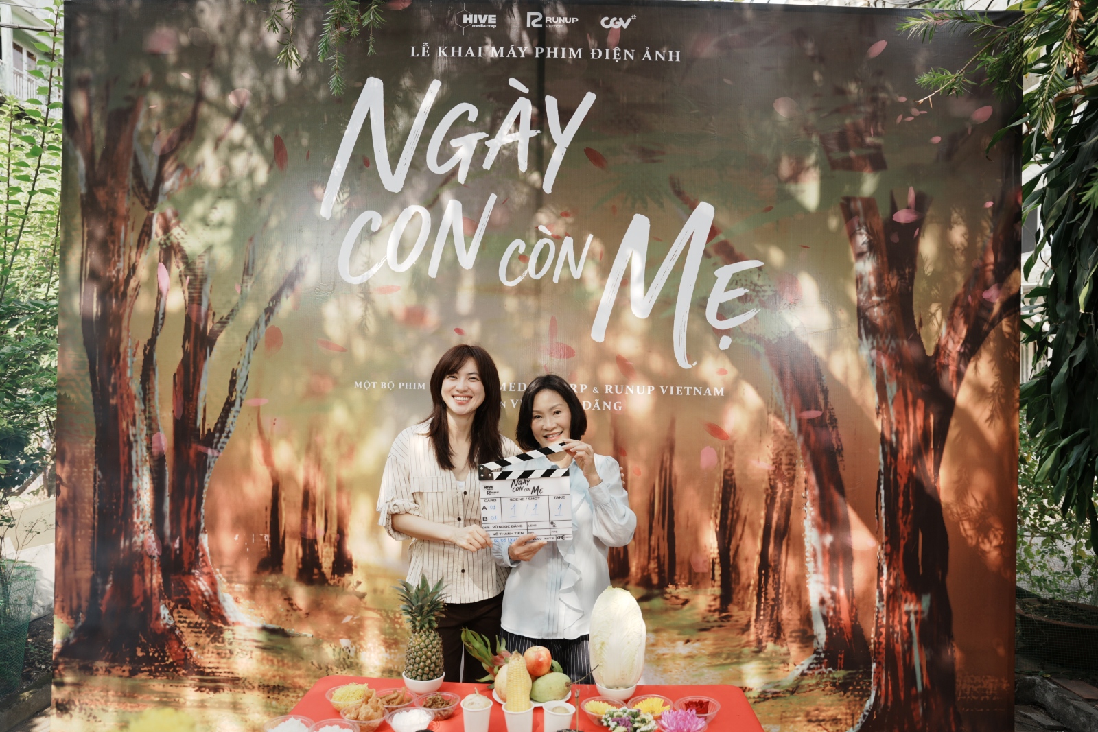 Hồng Đào cùng Phương Anh Đào có “cú bắt tay nghìn tỷ” trong Ngày Con Còn Mẹ插图
