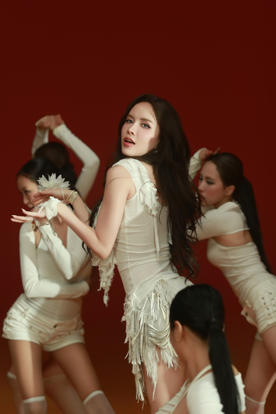 thieu-bao-tram-dung-do-thoi-trang-jennie-blackpink-mv-tho-san-moi