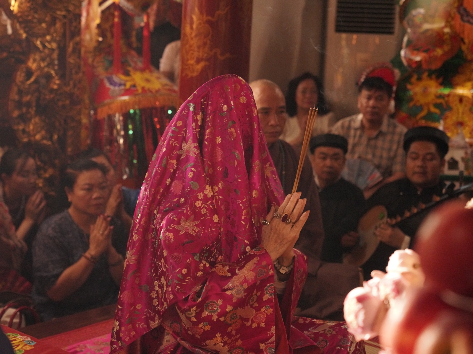 van-hoa-hau-dong-nguoi-duoc-chon-nsut-hoai-linh
