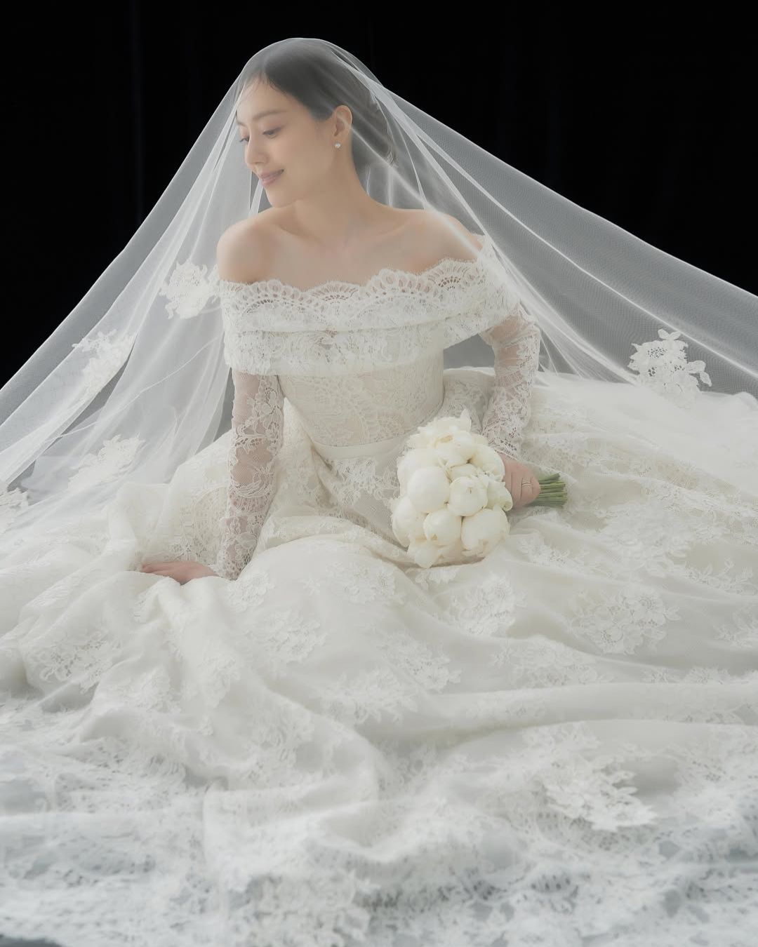 Moon Chae Won đăng ảnh váy cưới trước ngày trọng đại插图1