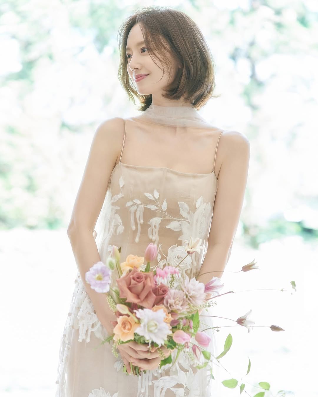 Moon Chae Won đăng ảnh váy cưới trước ngày trọng đại插图3