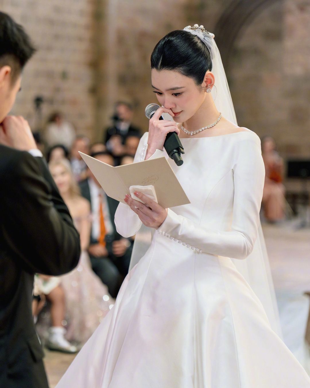 Hề Mộng Dao diện váy cưới haute couture may đo riêng đầu tiên dưới thời Jonathan Anderson tại Dior插图6