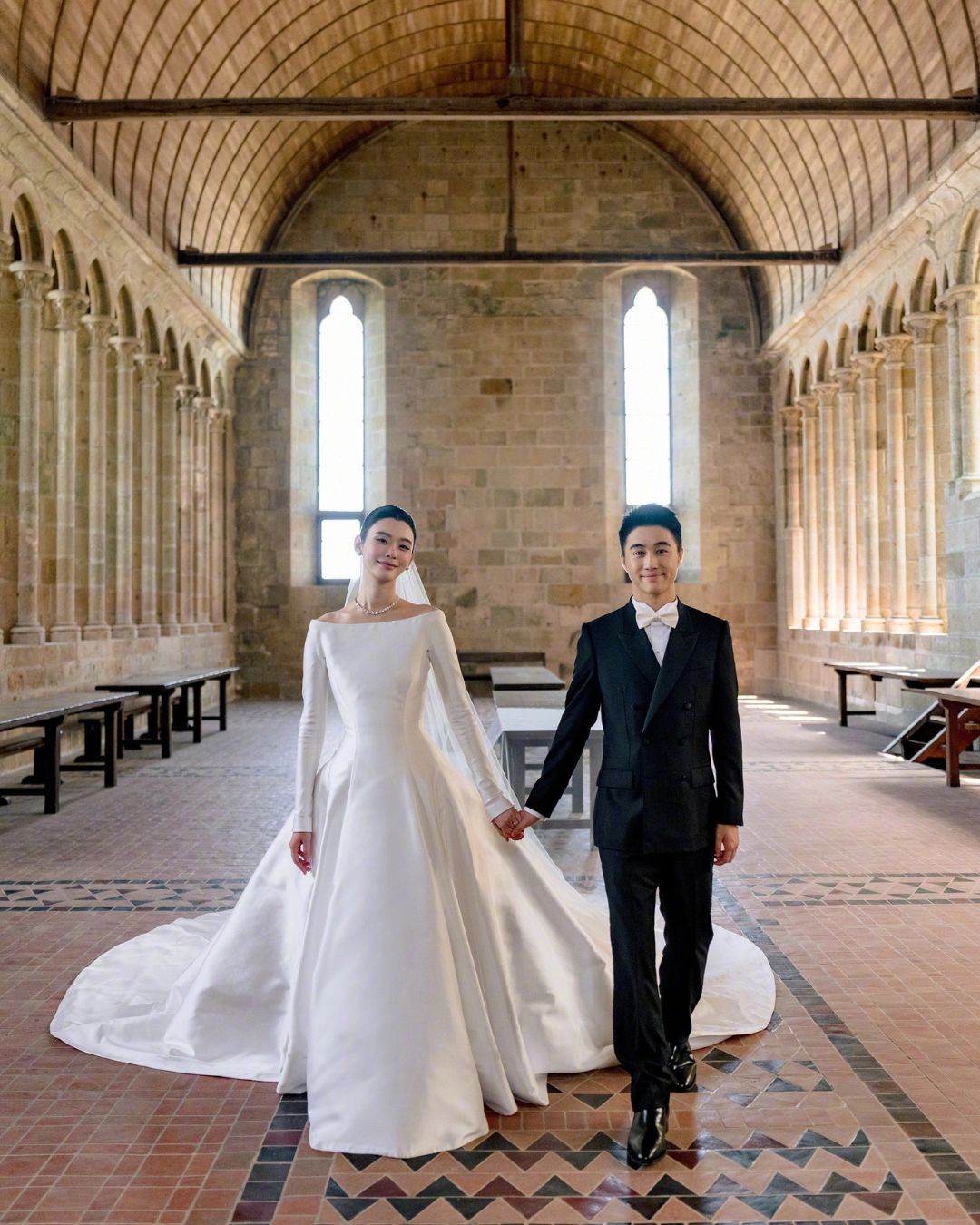 Hề Mộng Dao diện váy cưới haute couture may đo riêng đầu tiên dưới thời Jonathan Anderson tại Dior插图