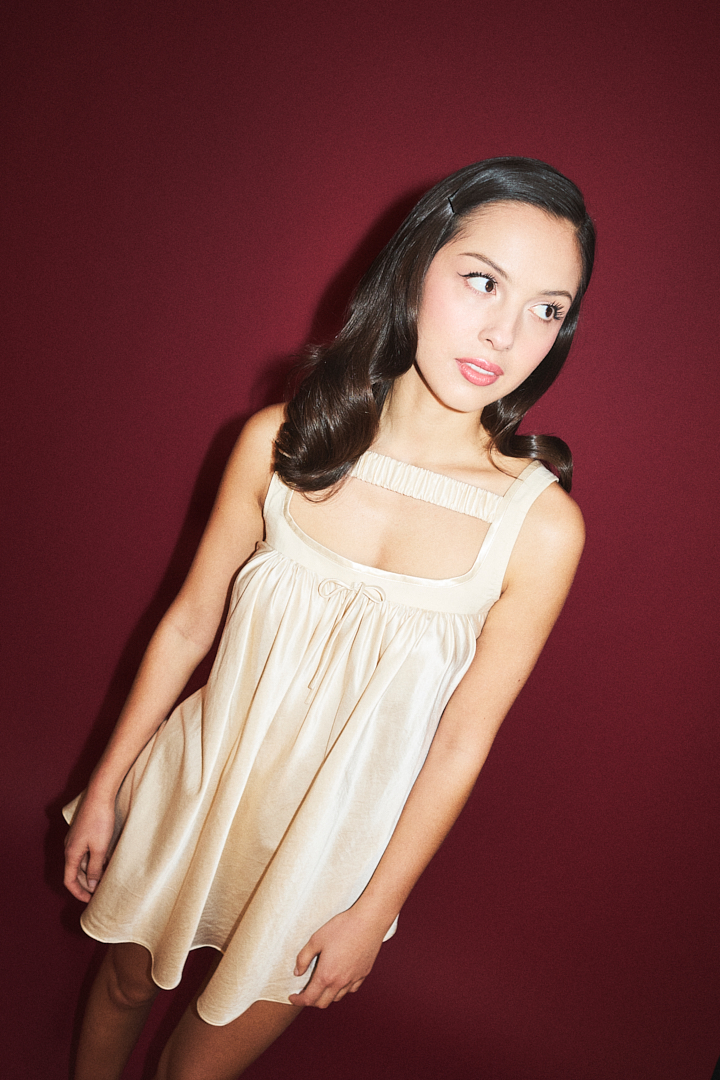 Olivia Rodrigo mở lòng với tình yêu qua album you seem pretty sad for a girl so in love插图3