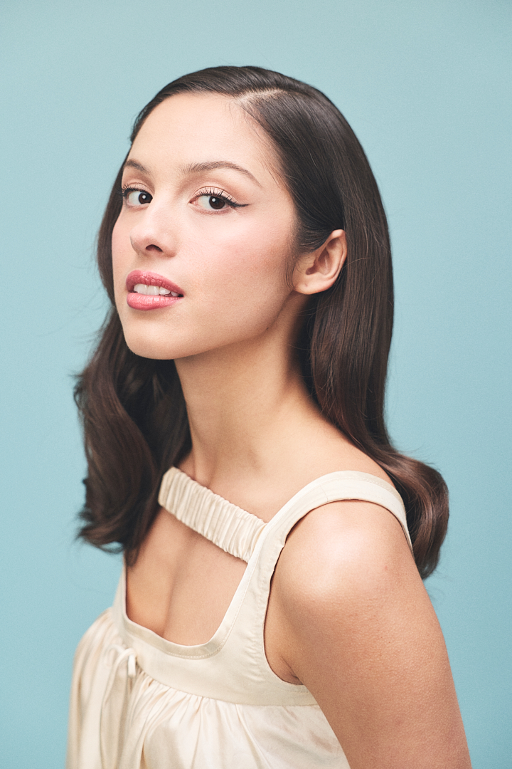 Olivia Rodrigo mở lòng với tình yêu qua album you seem pretty sad for a girl so in love插图1